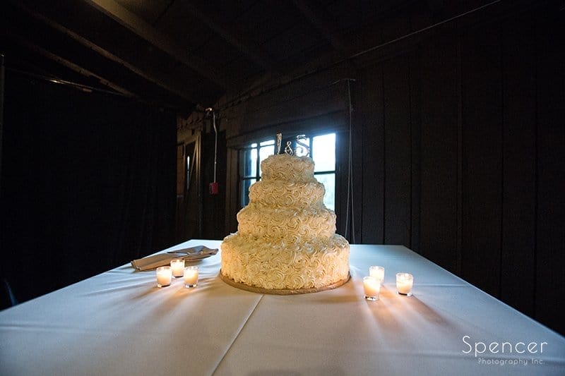wedding cake at Happy Days Lodge reception