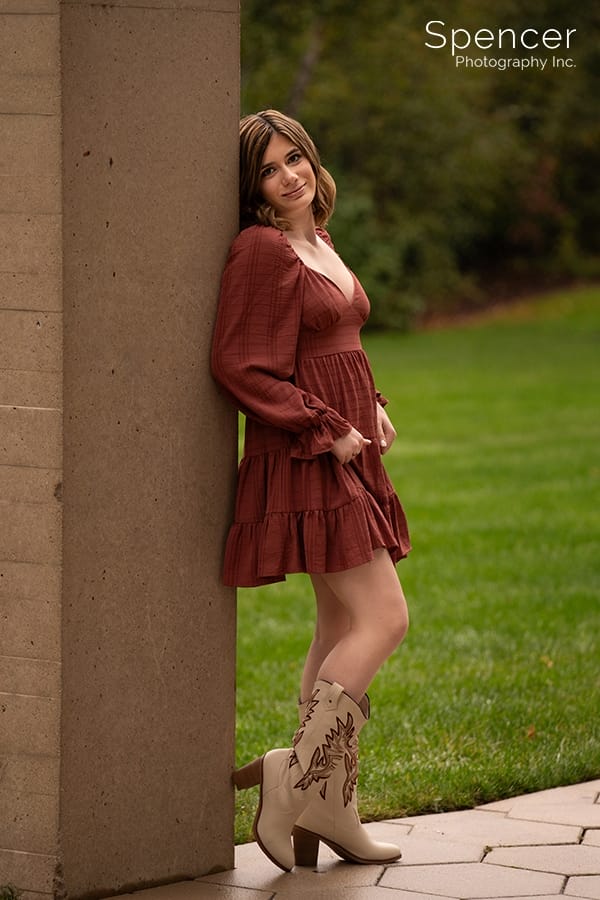 girl in cowboy boots for senior picture at entrance of Cleveland Museum of Art